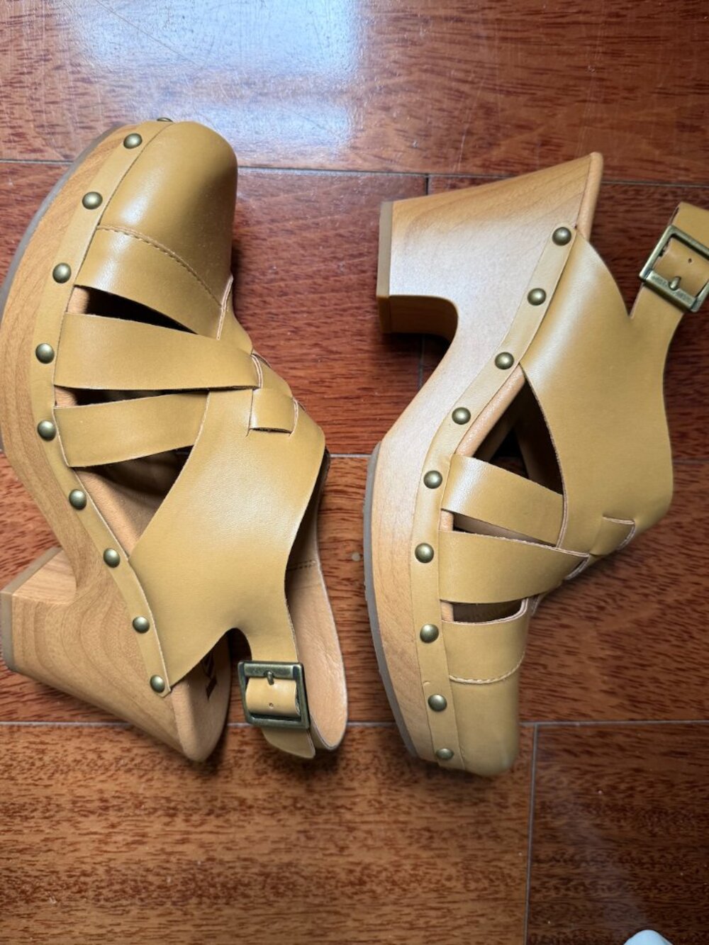 Korks Women's Tan Clogs